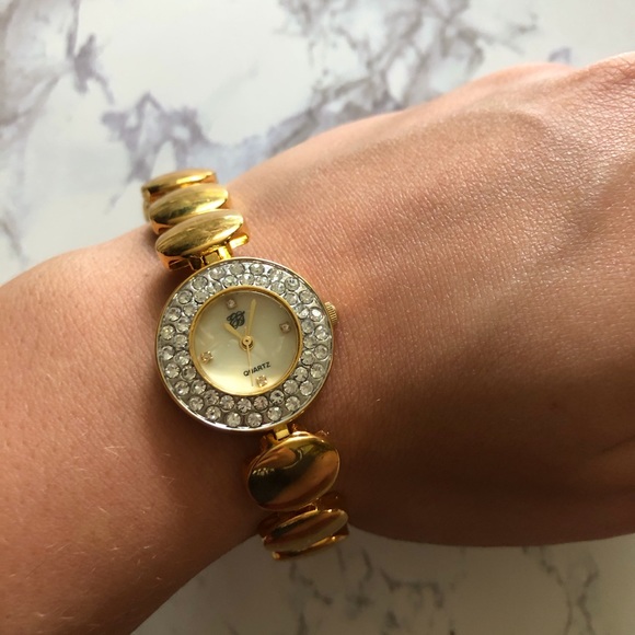 EJ Quartz Gold Circle Watch - Picture 3 of 3